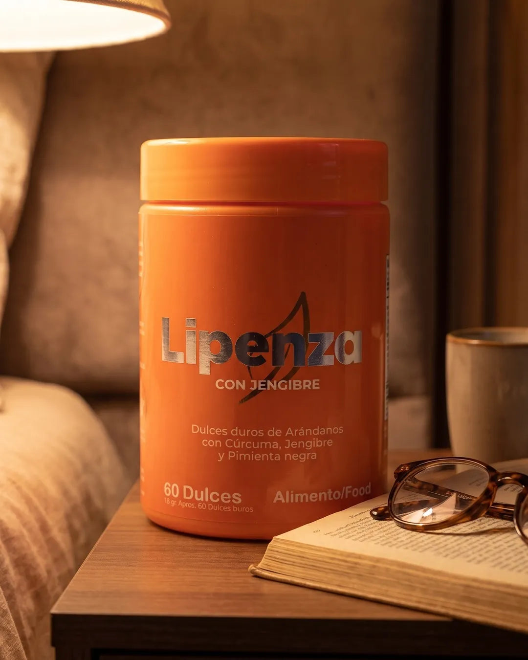 Lipenza en la mesa de noche